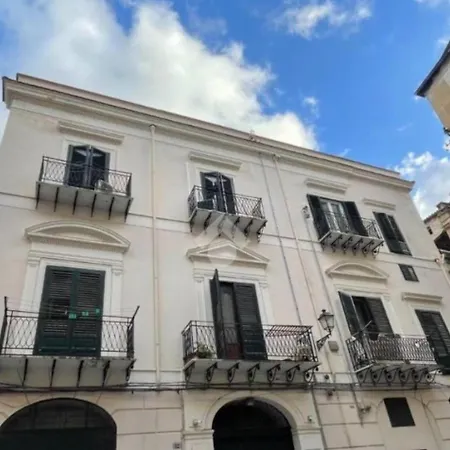 Donna Isabella A Ballaro Palermo
