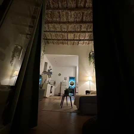 Donna Isabella A Ballaro Apartment