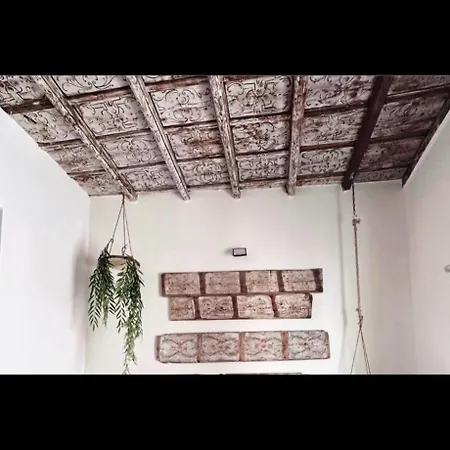 Donna Isabella A Ballaro Apartment
