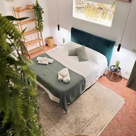 Donna Isabella A Ballaro *