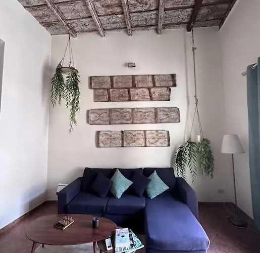 Donna Isabella A Ballaro Apartment *