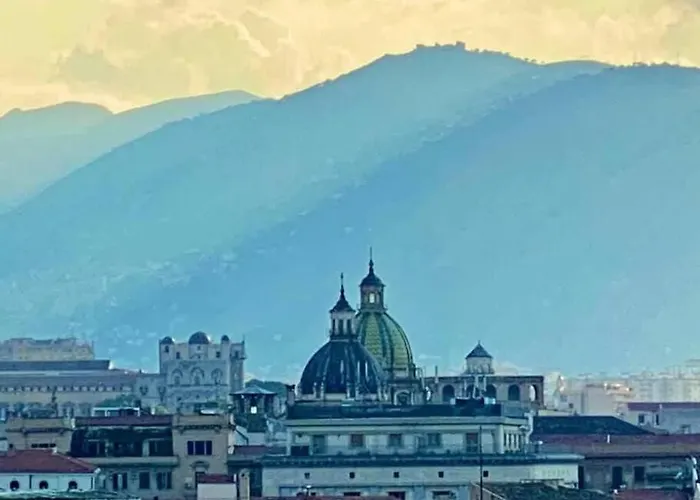 Donna Isabella A Ballaro Apartment