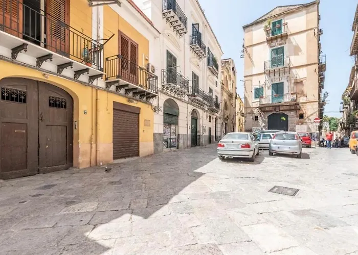 Donna Isabella A Ballaro Apartment