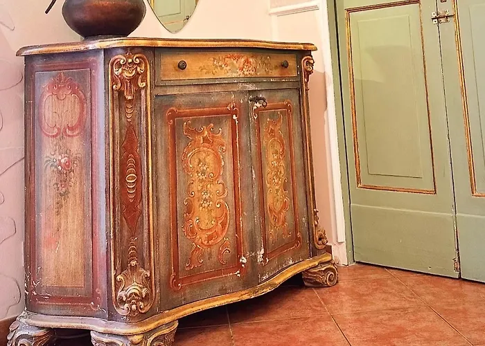 Donna Isabella A Ballaro Apartment