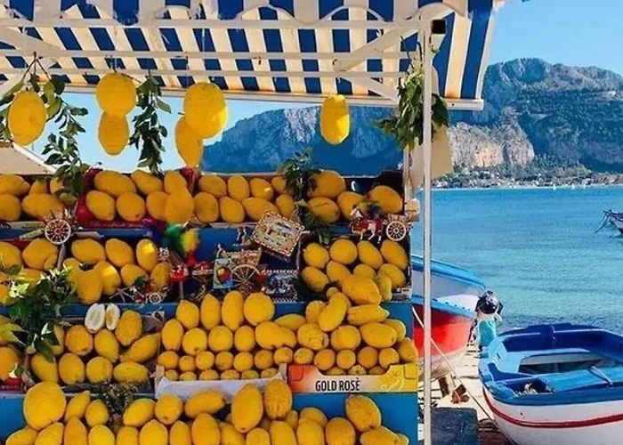 Donna Isabella A Ballaro Apartment