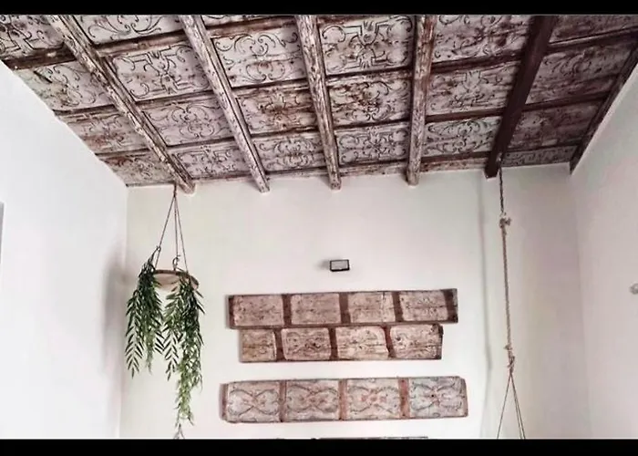 Donna Isabella A Ballaro Apartment