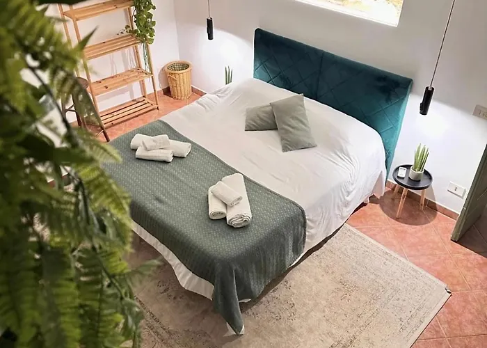 Donna Isabella A Ballaro *